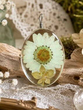 Real Pressed Daisy & Wildflower Pendant, Nature-Inspired Wearable Art